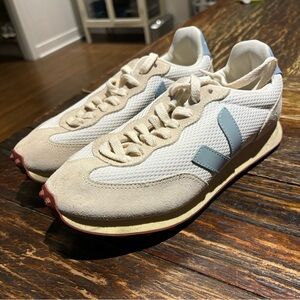 Veja SDU Sneakers.   SZ. 7